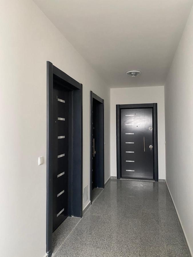 White Apartments Kosovo Polje エクステリア 写真
