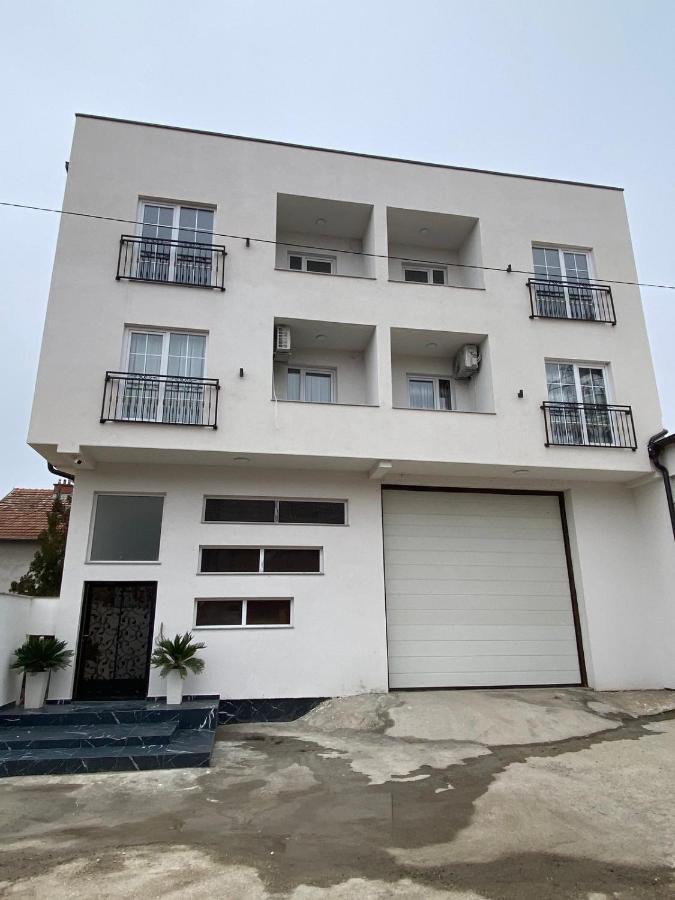 White Apartments Kosovo Polje エクステリア 写真