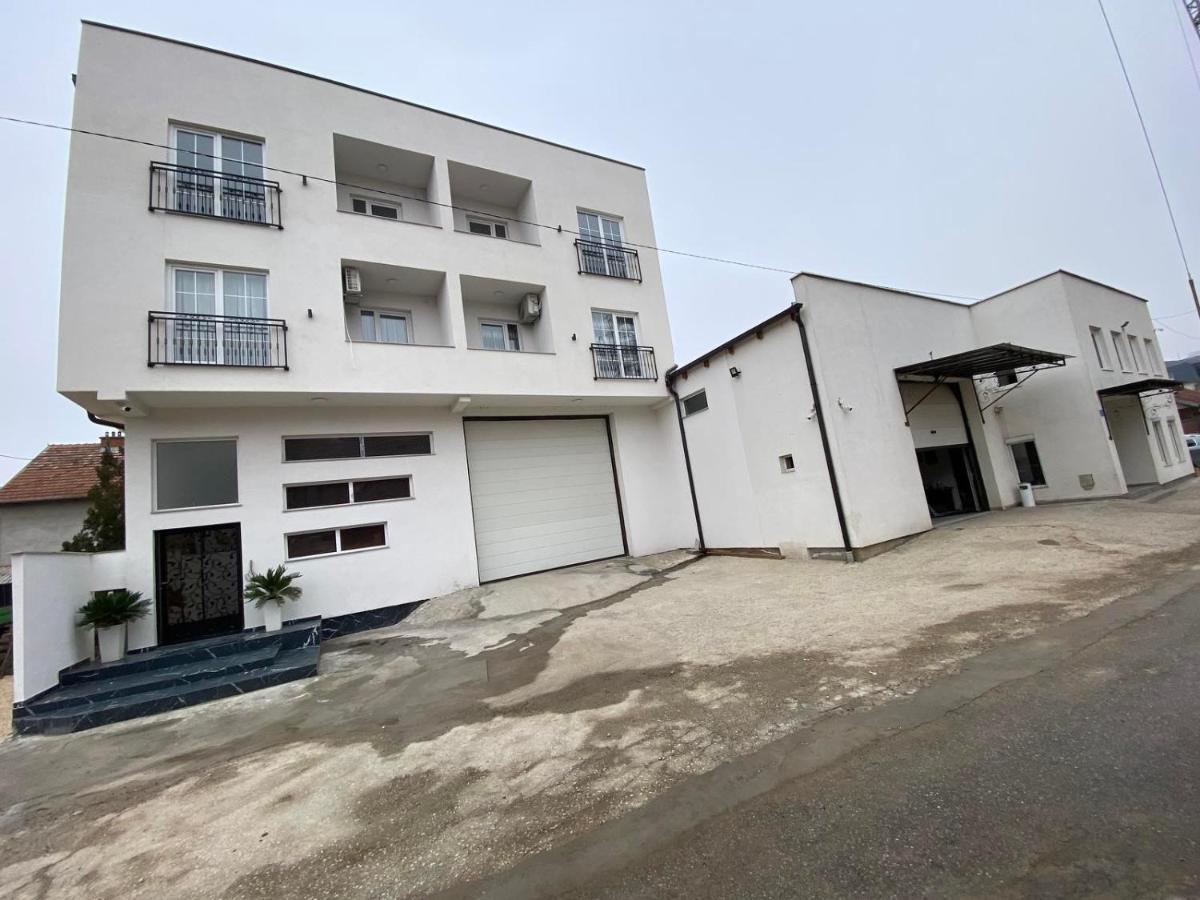 White Apartments Kosovo Polje エクステリア 写真